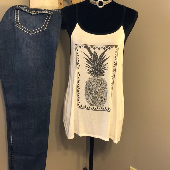 Charlotte Russe Tops - 🌸Pineapple tank🌸